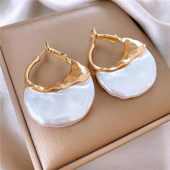 ✨ 14K Gold Hoop Earrings with Irregular Pearl | Modern Statement Jewelry - Picture 1 of 4
